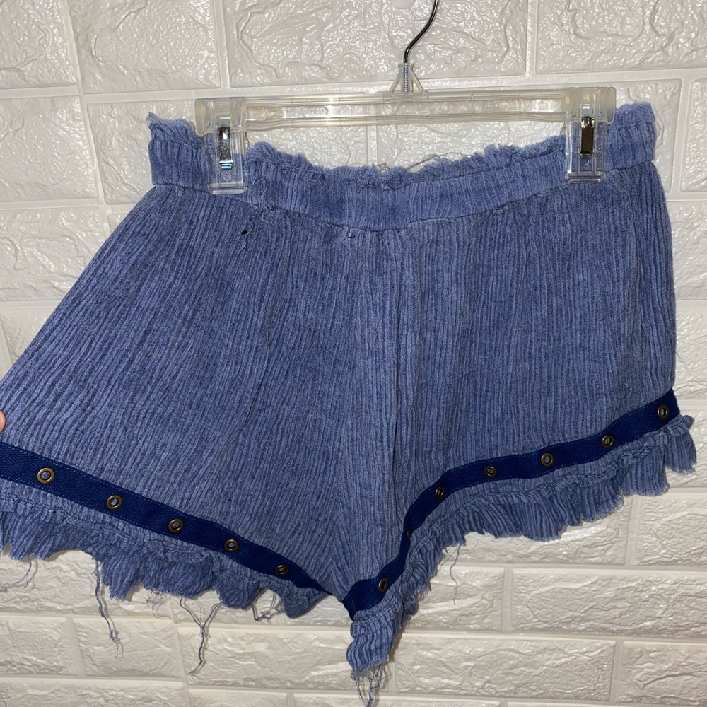 Shorts - Picture 3 of 4